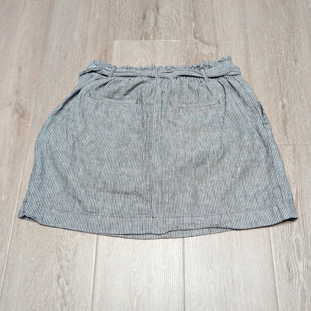 LOFT Grey White Pinstripe Paperbag Waist Mini Skirt with Tie Belt Womens Size 10